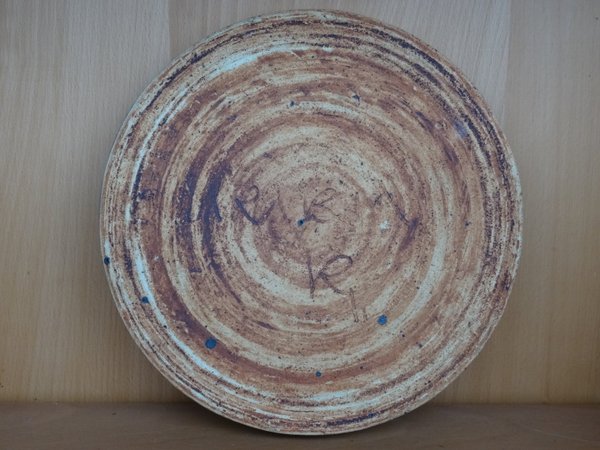 2154  A ceramic plate by Raija Tuumi